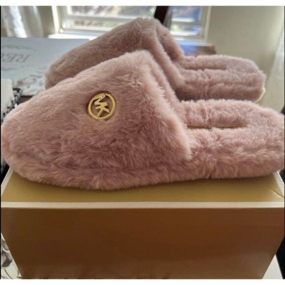 Michael Kors Alexis Closed toe Sherpa Slides Blossom - Picture 2 of 6